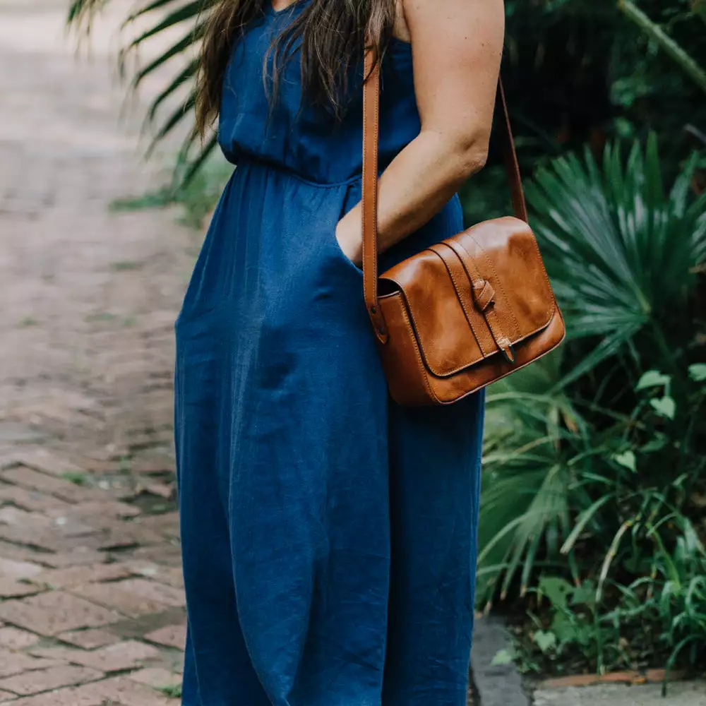 Buffalo Jackson Trading Co. Chelsea Leather Crossbody Purse | Honey Brown 11 Buffalo Jackson Trading Co. Chelsea Leather Crossbody Purse | Honey Brown