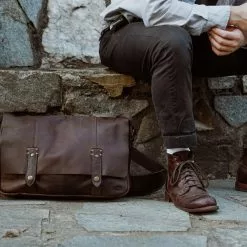 Buffalo Jackson Trading Co. Walker Leather Messenger Bag | Vintage Oak Leather Messenger Bags