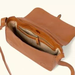 Buffalo Jackson Trading Co. Chelsea Leather Crossbody Purse | Honey Brown 22 Buffalo Jackson Trading Co. Chelsea Leather Crossbody Purse | Honey Brown