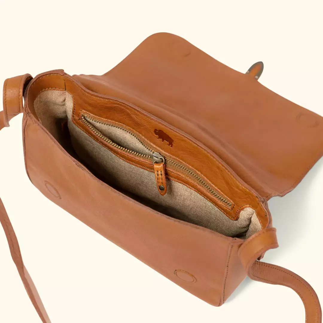 Buffalo Jackson Trading Co. Chelsea Leather Crossbody Purse | Honey Brown 7 Buffalo Jackson Trading Co. Chelsea Leather Crossbody Purse | Honey Brown