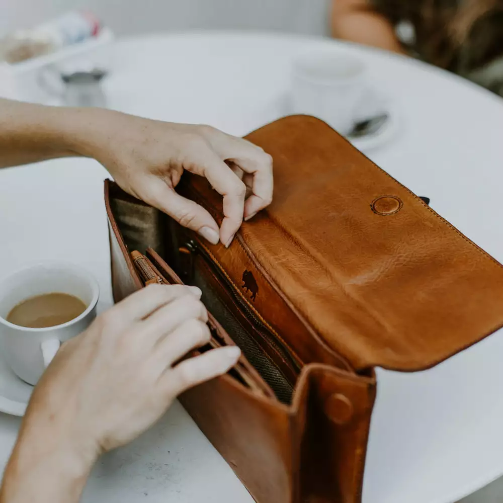 Buffalo Jackson Trading Co. Chelsea Leather Clutch | Honey Brown 11 Buffalo Jackson Trading Co. Chelsea Leather Clutch | Honey Brown