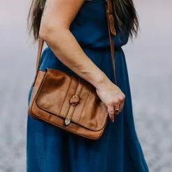 Buffalo Jackson Trading Co. Chelsea Leather Crossbody Purse | Honey Brown 31 Buffalo Jackson Trading Co. Chelsea Leather Crossbody Purse | Honey Brown
