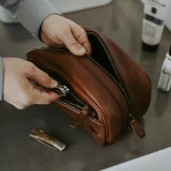 Buffalo Jackson Trading Co. Jefferson Leather Dopp Kit | Elderwood 13 Buffalo Jackson Trading Co. Jefferson Leather Dopp Kit | Elderwood