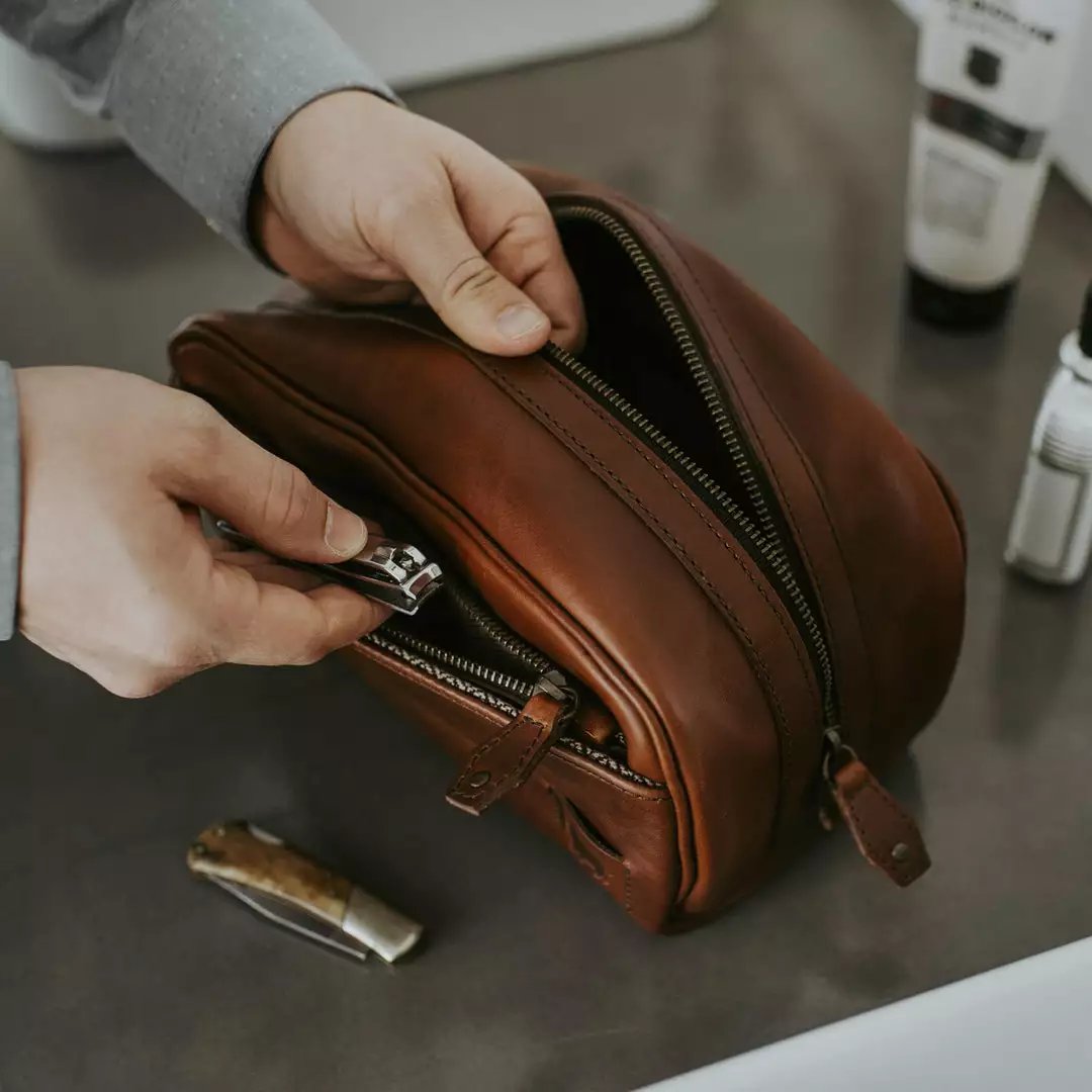 Buffalo Jackson Trading Co. Jefferson Leather Dopp Kit | Elderwood 7 Buffalo Jackson Trading Co. Jefferson Leather Dopp Kit | Elderwood