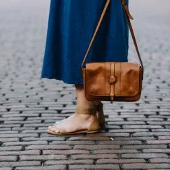 Buffalo Jackson Trading Co. Chelsea Leather Crossbody Purse | Honey Brown 32 Buffalo Jackson Trading Co. Chelsea Leather Crossbody Purse | Honey Brown