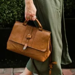 Buffalo Jackson Trading Co. Chelsea Leather Crossbody Handbag | Honey Brown
