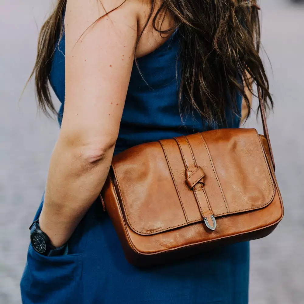Buffalo Jackson Trading Co. Chelsea Leather Crossbody Purse | Honey Brown 13 Buffalo Jackson Trading Co. Chelsea Leather Crossbody Purse | Honey Brown