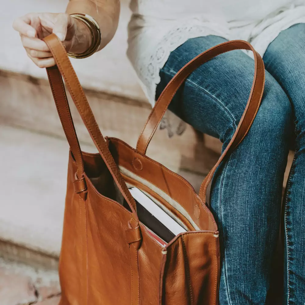 Buffalo Jackson Trading Co. Chelsea Leather Tote Bag | Honey Brown 17 Buffalo Jackson Trading Co. Chelsea Leather Tote Bag | Honey Brown