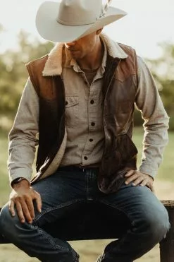 Buffalo Jackson Trading Co. Leather Jackets Jackson Leather Sherpa Vest | Tan & Brown 25 Buffalo Jackson Trading Co. Leather Jackets Jackson Leather Sherpa Vest | Tan & Brown