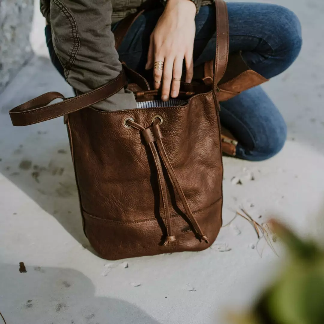 Buffalo Jackson Trading Co. Madison Leather Bucket Bag | Dark Hazelnut 11 Buffalo Jackson Trading Co. Madison Leather Bucket Bag | Dark Hazelnut