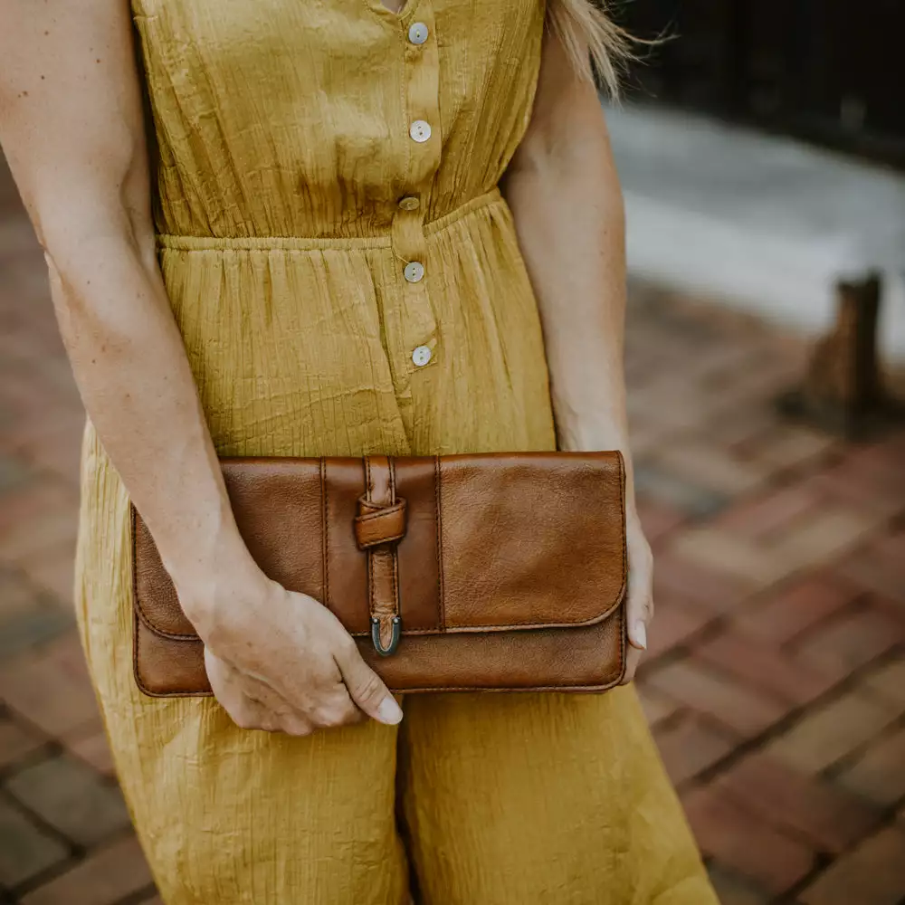 Buffalo Jackson Trading Co. Chelsea Leather Clutch | Honey Brown 7 Buffalo Jackson Trading Co. Chelsea Leather Clutch | Honey Brown